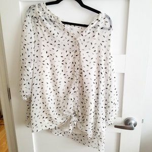 Reitmans Size 18 Geometric Tie Front Blouse